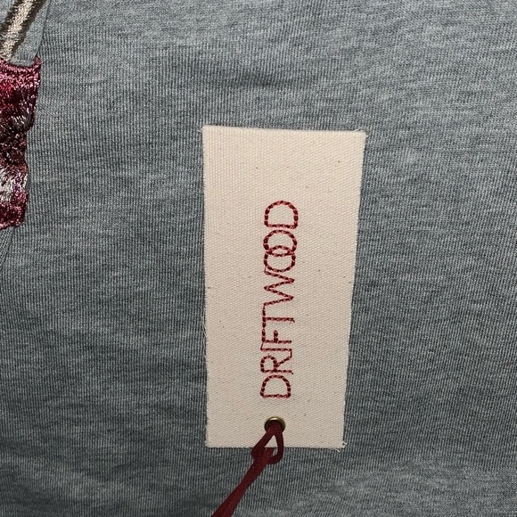 beautiful embroidered shirt - Picture 3 of 3